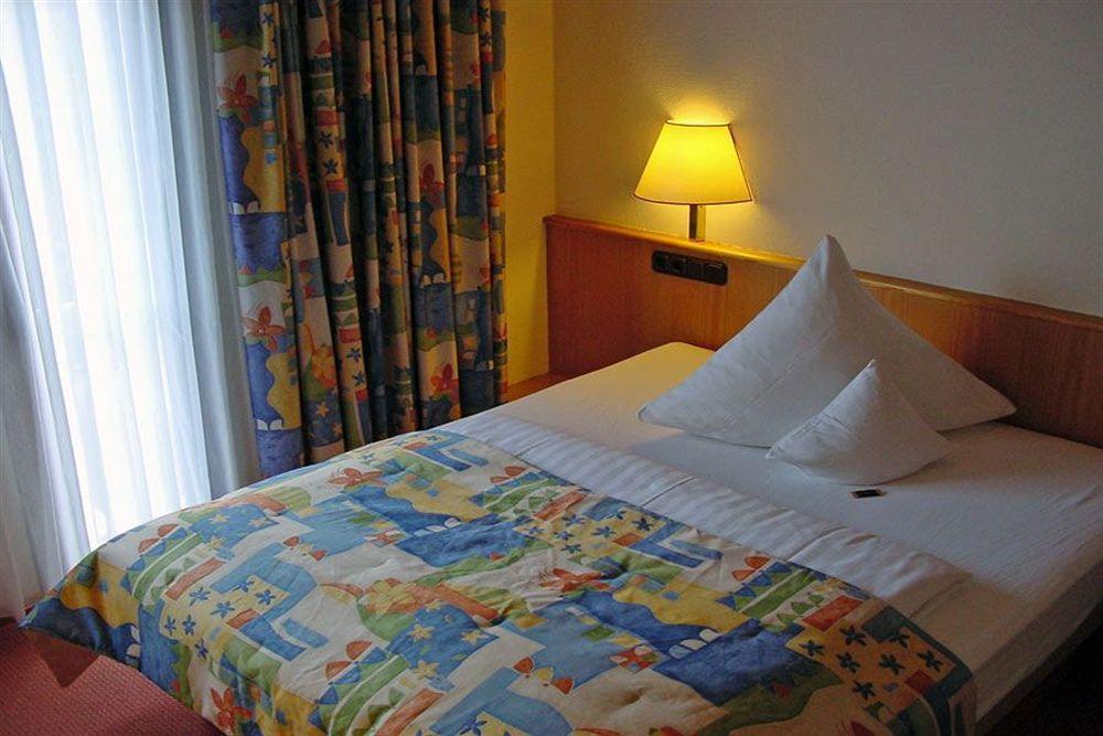 Stadt-Gut-Hotel Filderhotel Ostfildern Eksteriør bilde