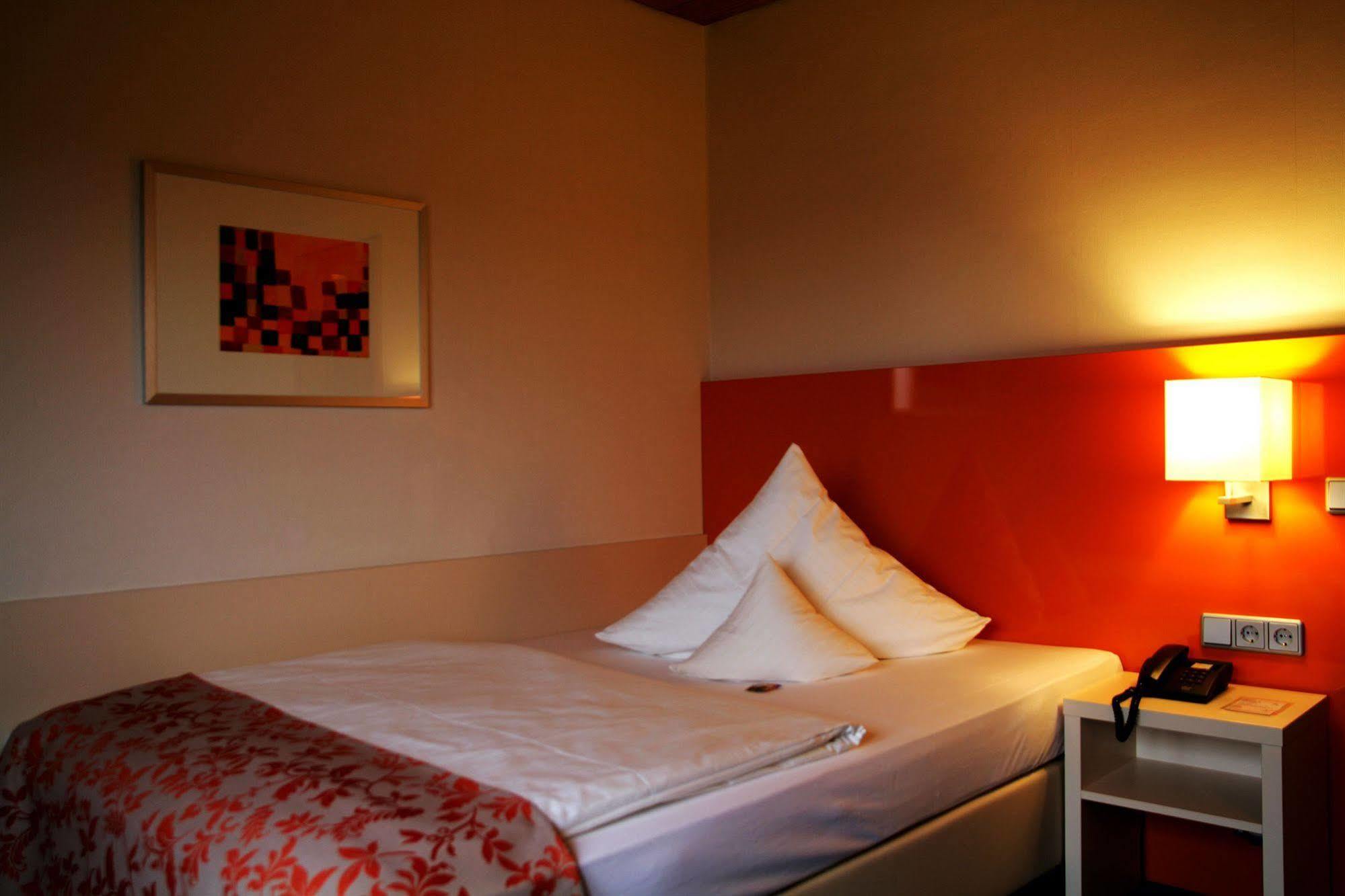Stadt-Gut-Hotel Filderhotel Ostfildern Eksteriør bilde